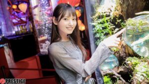 雨の日の水族館デートから泡風呂密着プレイへ──八掛うみと過ごす一夜がリアルすぎるAV作品