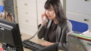 八掛うみ、土下座謝罪からフェラ強要…スーツ美少女が理不尽に犯されるクレーム対応AV