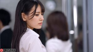 小悪魔後輩の誘惑に堕ちる社内不倫劇──八掛うみのスレンダーBODYと逆NTRの背徳快楽